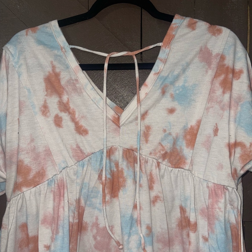 Deep V-neck tee - Picture 2 of 4